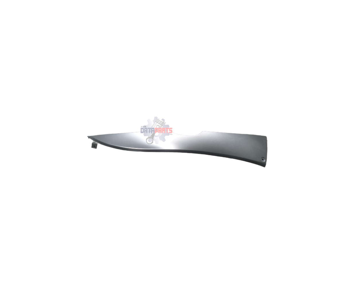 DAE-83628-SA9-0000-FS Seitenverkleidung links silber